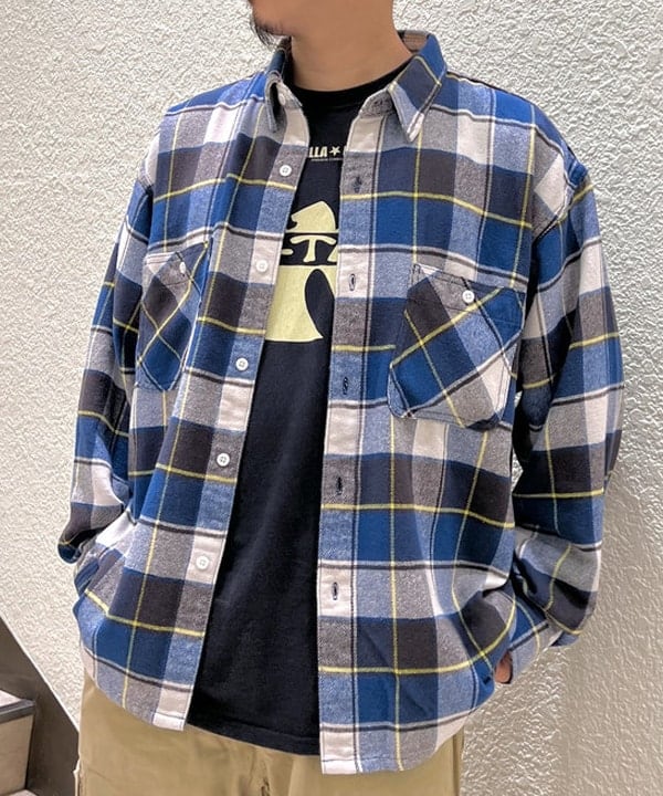 石郷岡 稜さんの「GRAMICCI / 別注 6ポケット カーゴパンツ」を使ったコーディネート