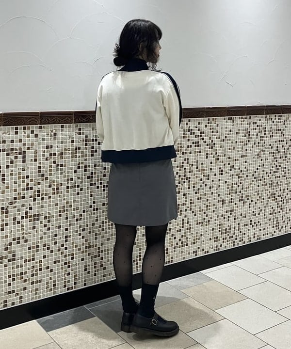 渡邊 舞さんの「カット アウト ミニスカート」を使ったコーディネート