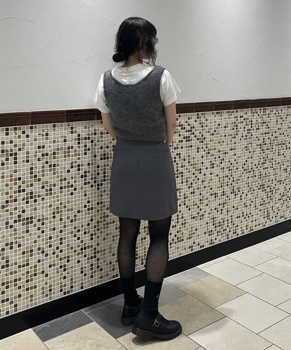 渡邊 舞さんの「カット アウト ミニスカート」を使ったコーディネート