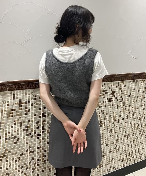 渡邊 舞さんの「カット アウト ミニスカート」を使ったコーディネート