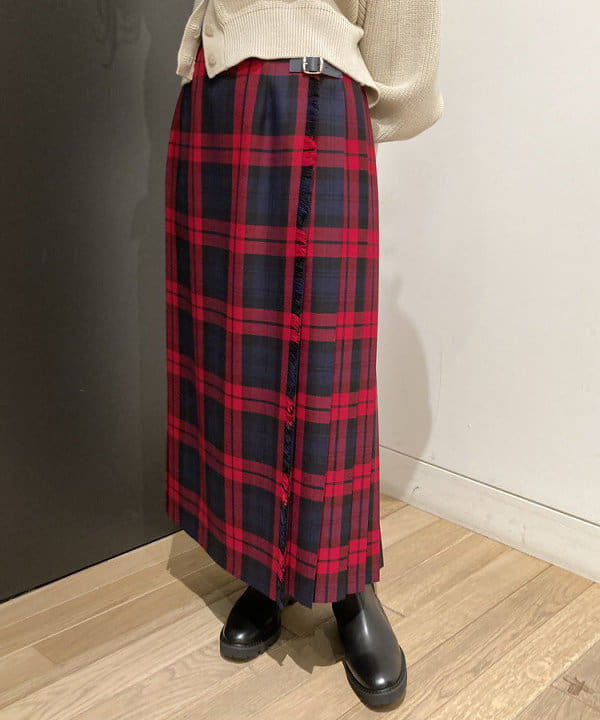 makita mikaさんの「BEAMS WOMEN｜【別注】O’NEIL OF DUBLIN / ウール イージー ロング チェック キルトスカート」を使ったコーディネート