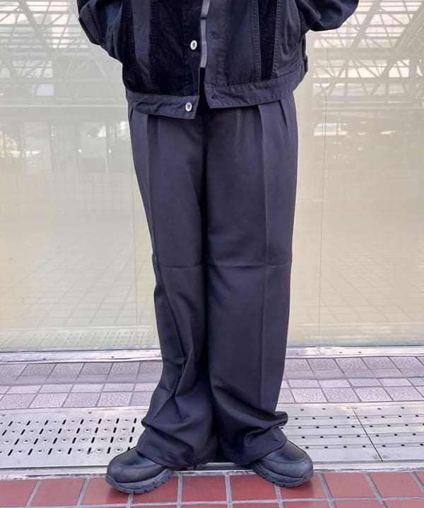 石郷岡 稜さんの「2プリーツ ワイド スラックス」を使ったコーディネート
