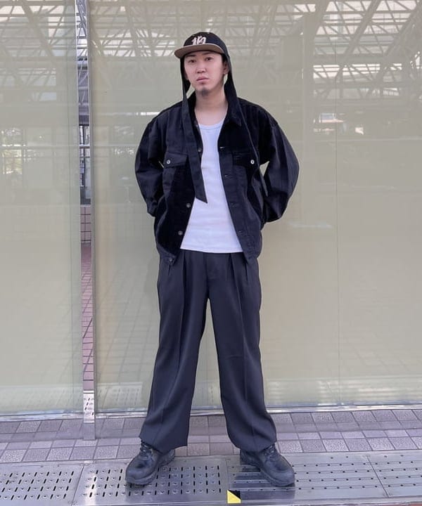 石郷岡 稜さんの「2プリーツ ワイド スラックス」を使ったコーディネート