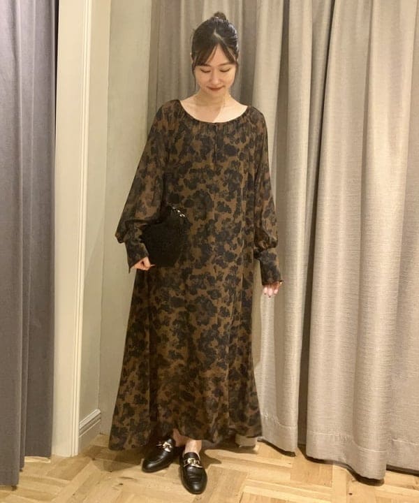 YUIさんの「BEAMS WOMEN｜AK+1 / シフォン フラワー ワンピース」を使ったコーディネート
