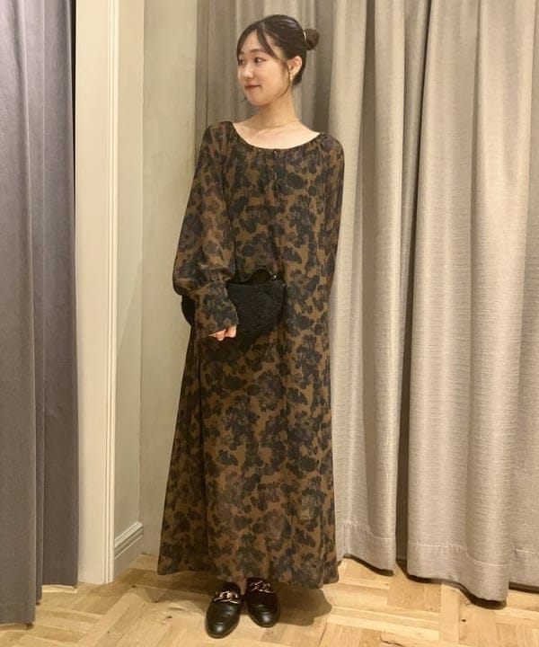 YUIさんの「BEAMS WOMEN｜AK+1 / シフォン フラワー ワンピース」を使ったコーディネート