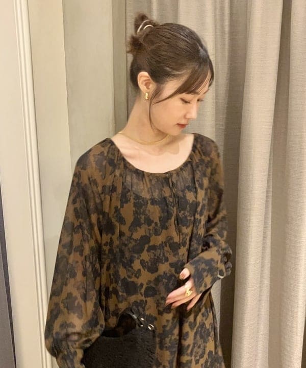 YUIさんの「BEAMS WOMEN｜AK+1 / シフォン フラワー ワンピース」を使ったコーディネート