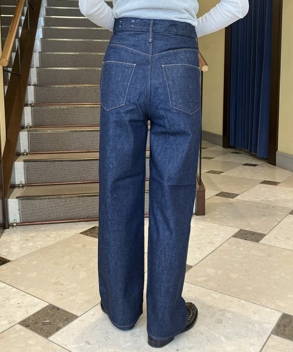 蒲原 捺美さんの「BEAMS WOMEN｜TATRAS / SARMA ビリー ファー ダウンコート」を使ったコーディネート