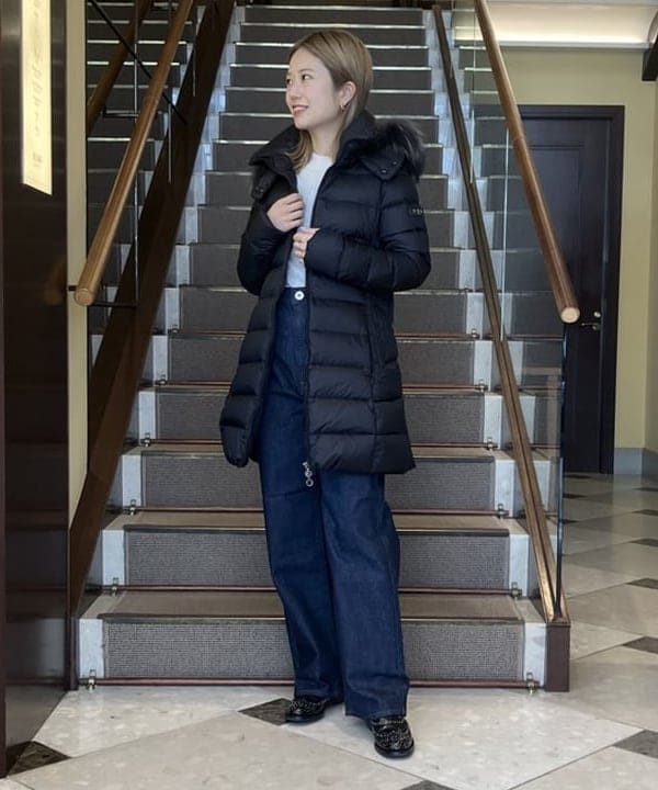 蒲原 捺美さんの「BEAMS WOMEN｜TATRAS / SARMA ビリー ファー ダウンコート」を使ったコーディネート