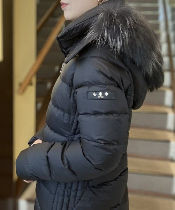 蒲原 捺美さんの「BEAMS WOMEN｜TATRAS / SARMA ビリー ファー ダウンコート」を使ったコーディネート