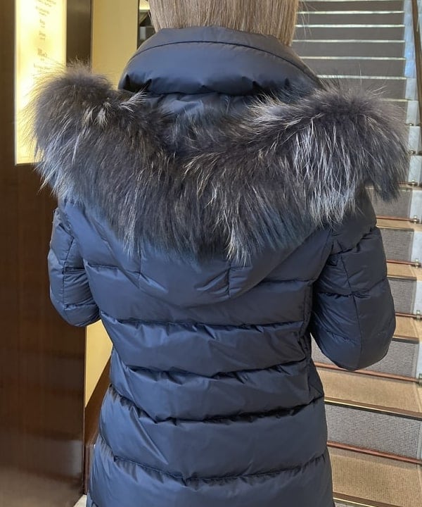 蒲原 捺美さんの「BEAMS WOMEN｜TATRAS / SARMA ビリー ファー ダウンコート」を使ったコーディネート