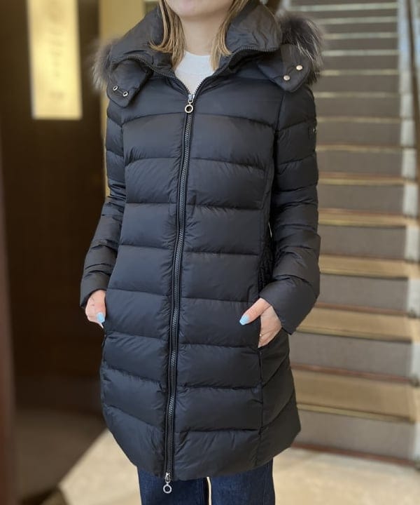 蒲原 捺美さんの「BEAMS WOMEN｜TATRAS / SARMA ビリー ファー ダウンコート」を使ったコーディネート