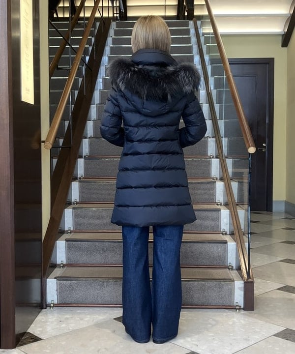 蒲原 捺美さんの「BEAMS WOMEN｜TATRAS / SARMA ビリー ファー ダウンコート」を使ったコーディネート