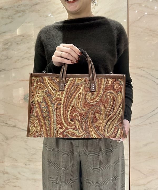 西村 章代さんの「BEAMS WOMEN｜A VACATION / BREAD M PAISLEY トートバッグ」を使ったコーディネート