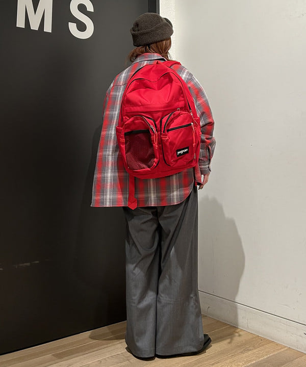 安藤 菜央さんの「BEAMS WOMEN｜Gramicci × BEAMS BOY / 別注 2プリーツ ワイド スラックス」を使ったコーディネート