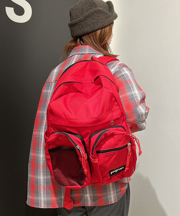 安藤 菜央さんの「BEAMS WOMEN｜Gramicci × BEAMS BOY / 別注 2プリーツ ワイド スラックス」を使ったコーディネート