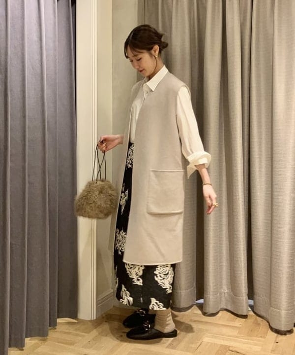 YUIさんの「BEAMS WOMEN｜ウール リバー ロングジレ」を使ったコーディネート