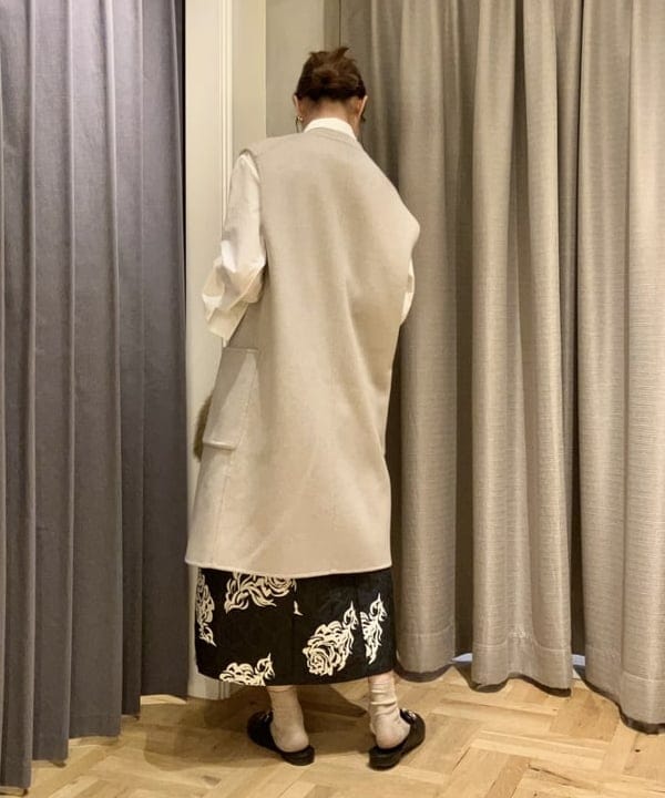 YUIさんの「BEAMS WOMEN｜ウール リバー ロングジレ」を使ったコーディネート