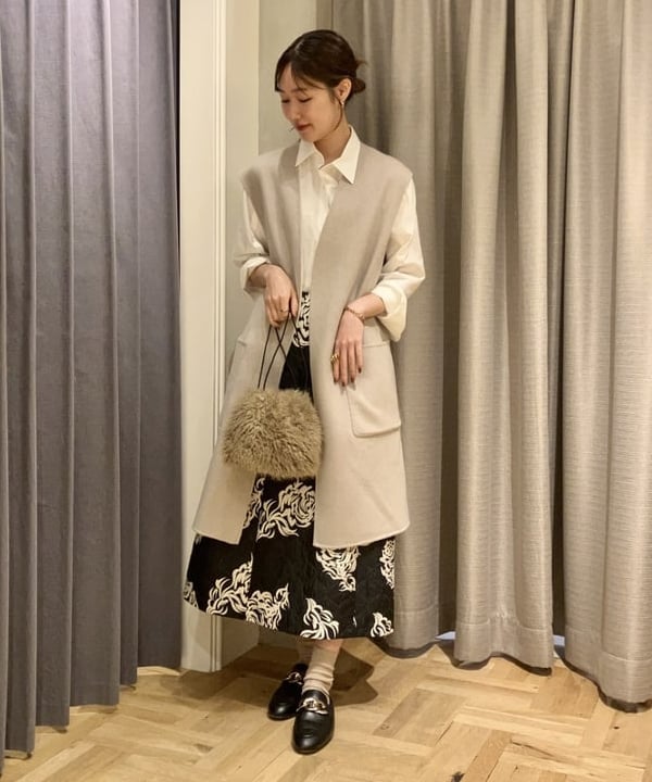 YUIさんの「BEAMS WOMEN｜ウール リバー ロングジレ」を使ったコーディネート