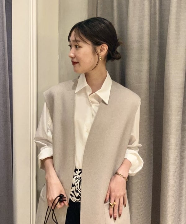 YUIさんの「BEAMS WOMEN｜ウール リバー ロングジレ」を使ったコーディネート