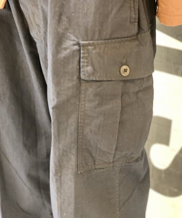 鈴木 悠里さんの「BEAMS WOMEN｜BEAMS PLUS / インディゴ リップストップ ミリタリー 6ポケット パンツ」を使ったコーディネート