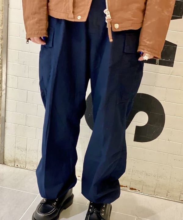 鈴木 悠里さんの「BEAMS WOMEN｜BEAMS PLUS / インディゴ リップストップ ミリタリー 6ポケット パンツ」を使ったコーディネート