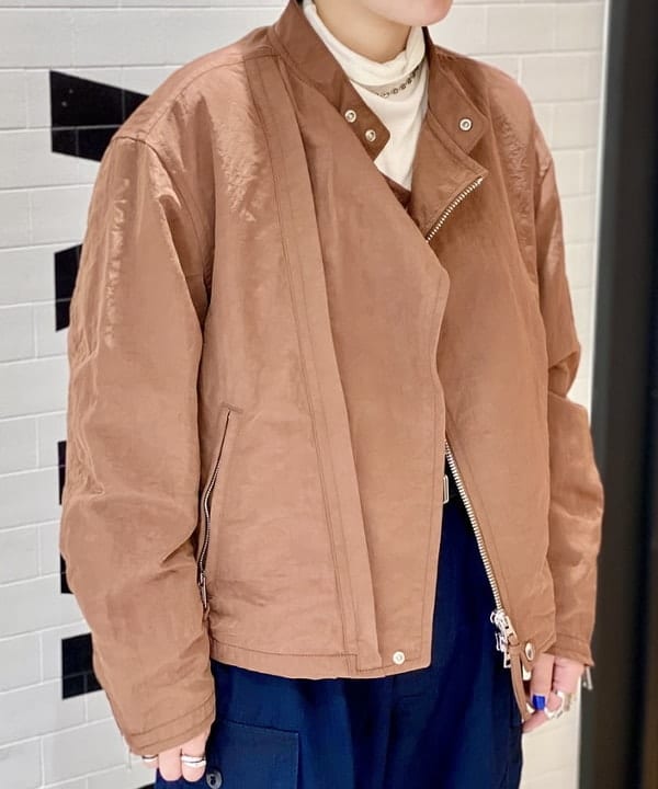 鈴木 悠里さんの「BEAMS WOMEN｜BEAMS PLUS / インディゴ リップストップ ミリタリー 6ポケット パンツ」を使ったコーディネート