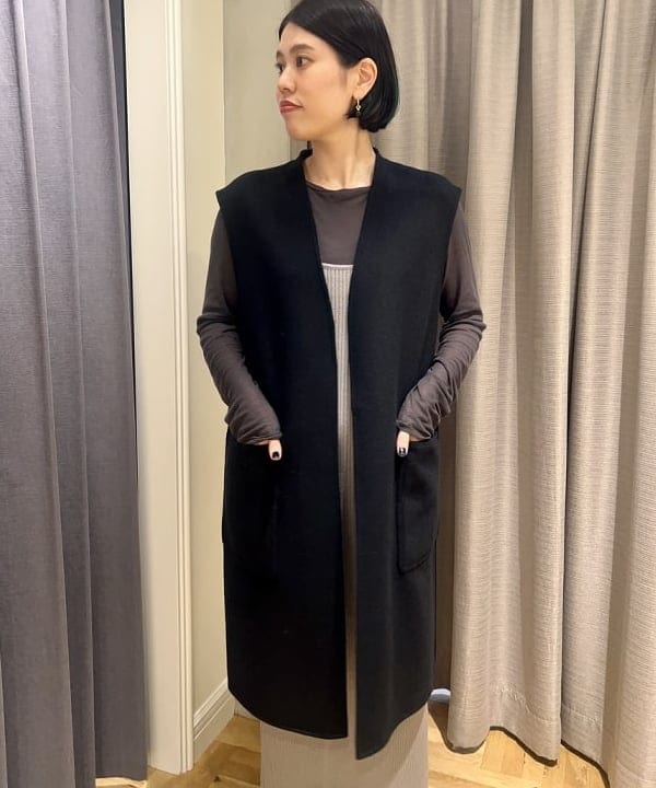 岡 妃呂美さんの「BEAMS WOMEN｜ニット チューブ キャミソールワンピース」を使ったコーディネート