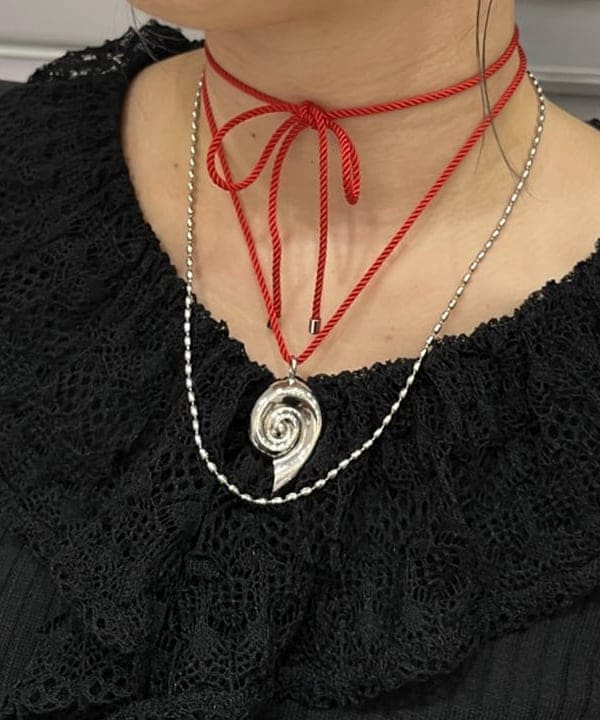 前田 優衣さんの「BEAMS WOMEN｜Ray BEAMS / 2Way コード モチーフ ネックレス」を使ったコーディネート