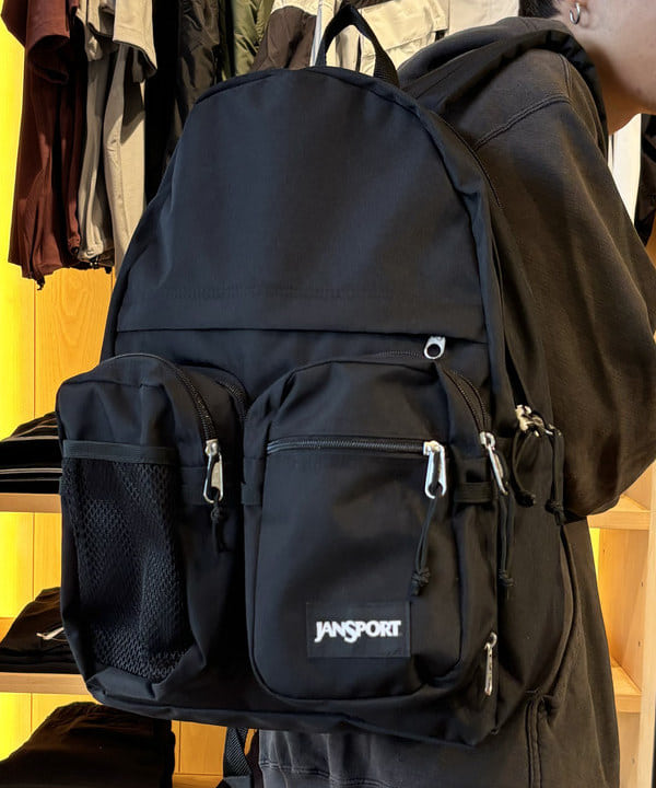 井上 隆司さんの「BEAMS WOMEN｜JANSPORT / 別注 Bags Pack」を使ったコーディネート