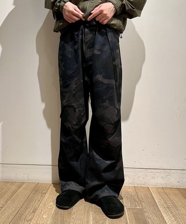 関澤 佑樹さんの「BEAMS WOMEN｜GRAMICCI / 別注 カモ オーバーパンツ」を使ったコーディネート