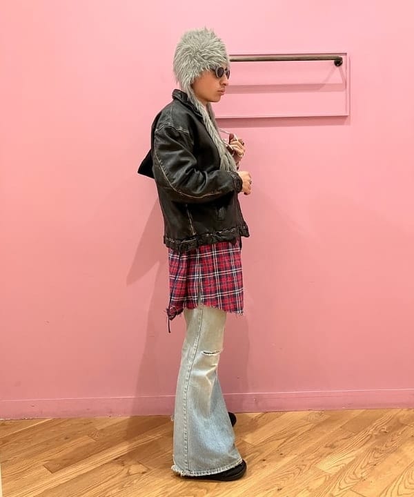 ディクソン 太陽さんの「BEAMS WOMEN｜【別注】SUBU / フェイク ファー サンダル」を使ったコーディネート