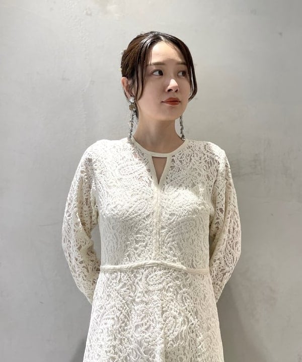 カタヤマ アヤさんの「BEAMS WOMEN｜ペイズリー レース ワンピース」を使ったコーディネート