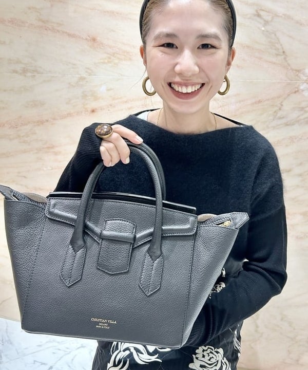 佐藤 美樹さんの「BEAMS WOMEN｜CHRISTIAN VILLA / 別注 フラップ ハンドバッグ.」を使ったコーディネート