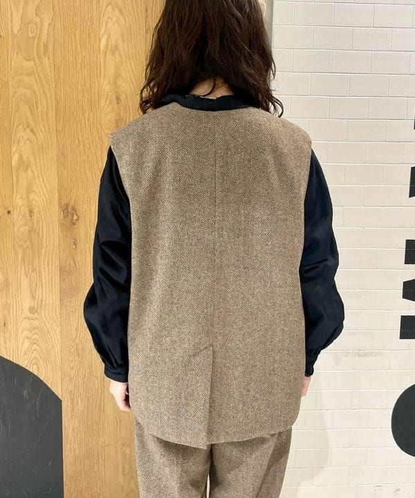 笠井 祐希さんの「BEAMS WOMEN｜ヘリンボーン ツイル スラックス」を使ったコーディネート