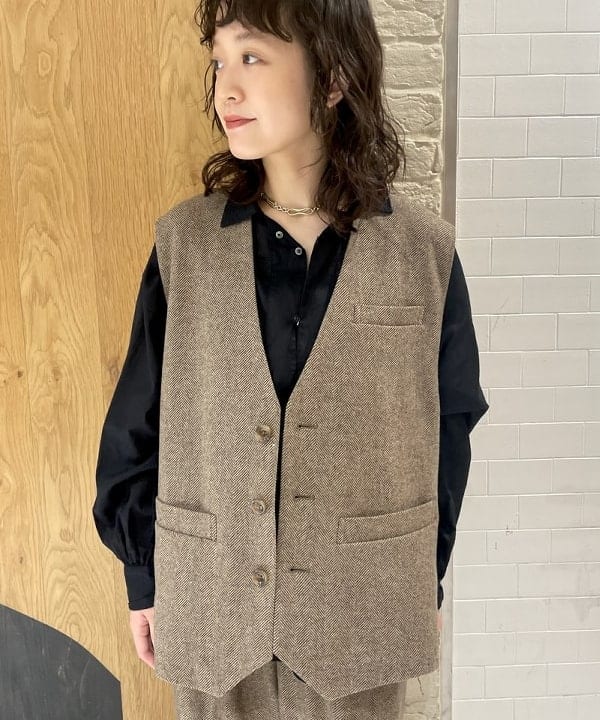 笠井 祐希さんの「BEAMS WOMEN｜ヘリンボーン ツイル スラックス」を使ったコーディネート