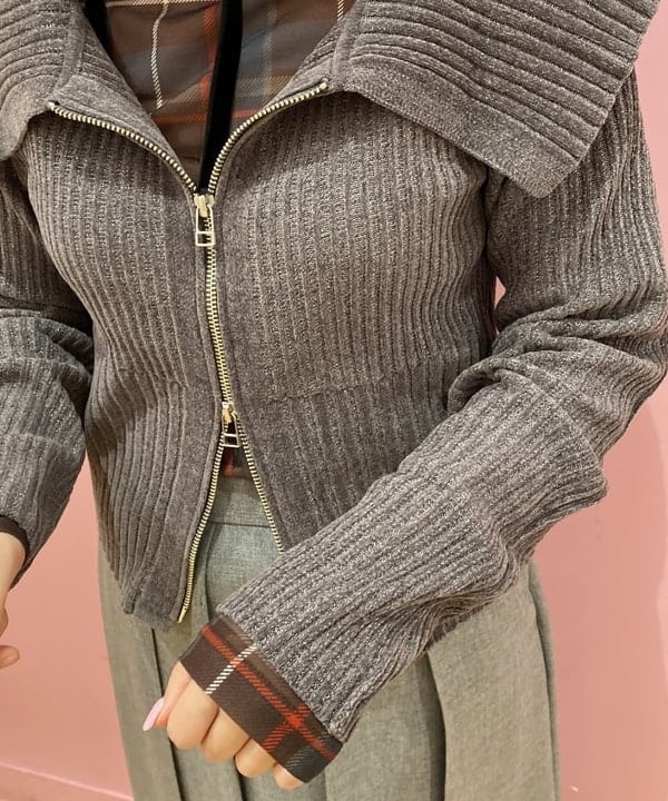 晶さんの「BEAMS WOMEN｜ラメ リブ ジップ ビッグ カラー ニット」を使ったコーディネート