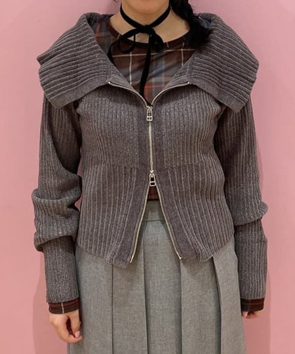 晶さんの「BEAMS WOMEN｜ラメ リブ ジップ ビッグ カラー ニット」を使ったコーディネート