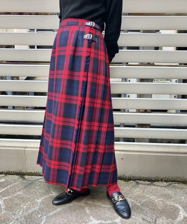 YUIさんの「BEAMS WOMEN｜【別注】O’NEIL OF DUBLIN / ウール イージー ロング チェック キルトスカート」を使ったコーディネート