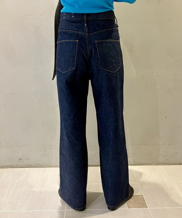 五十峯 さよさんの「BEAMS WOMEN｜upper hights × Demi-Luxe BEAMS / 別注 THE NIECE デニムパンツ」を使ったコーディネート
