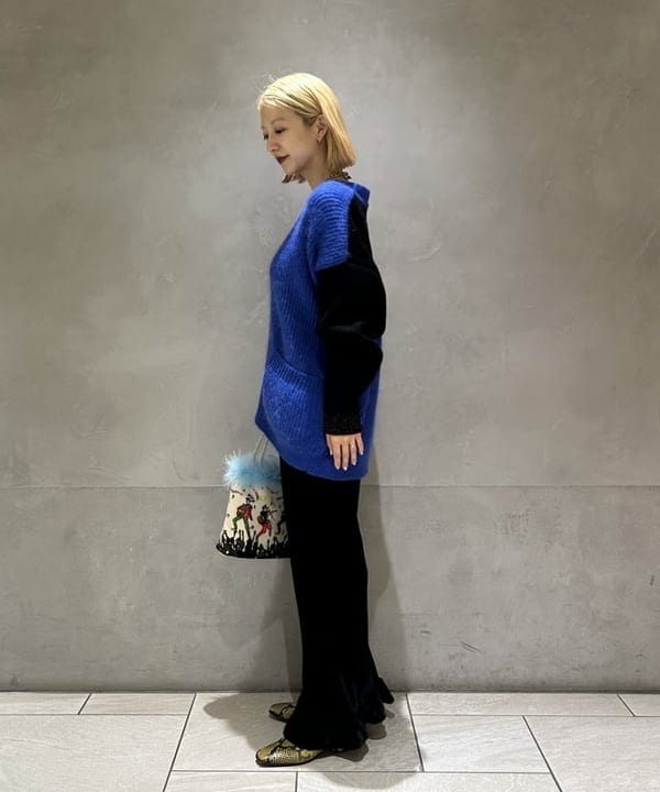 ササキさんの「BEAMS WOMEN｜フリル ヘム ベロア パンツ」を使ったコーディネート