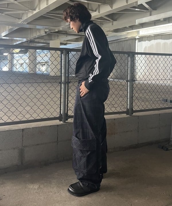 タマイユウトさんの「BEAMS WOMEN｜adidas / アディカラー クラシックス ファイヤーバード トラックトップ」を使ったコーディネート