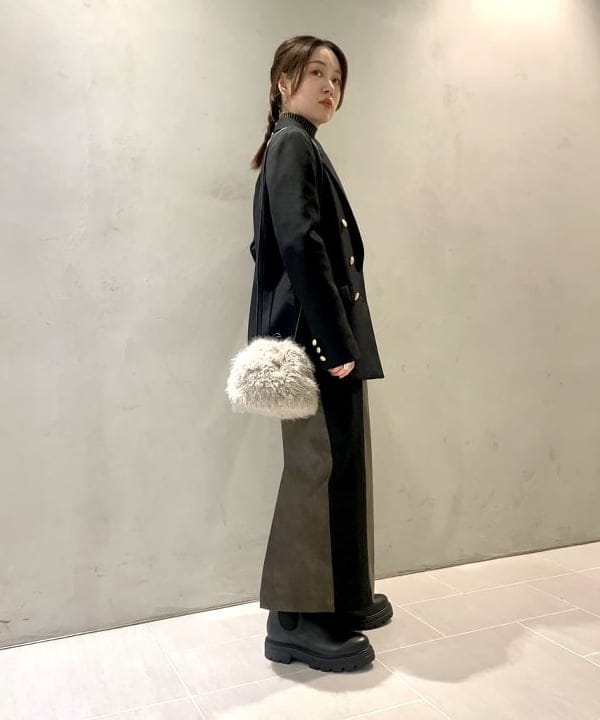 カタヤマ アヤさんの「BEAMS WOMEN｜フェイクファー ポーチバッグ」を使ったコーディネート