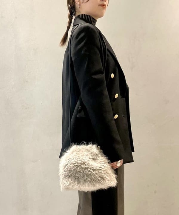 カタヤマ アヤさんの「BEAMS WOMEN｜フェイクファー ポーチバッグ」を使ったコーディネート