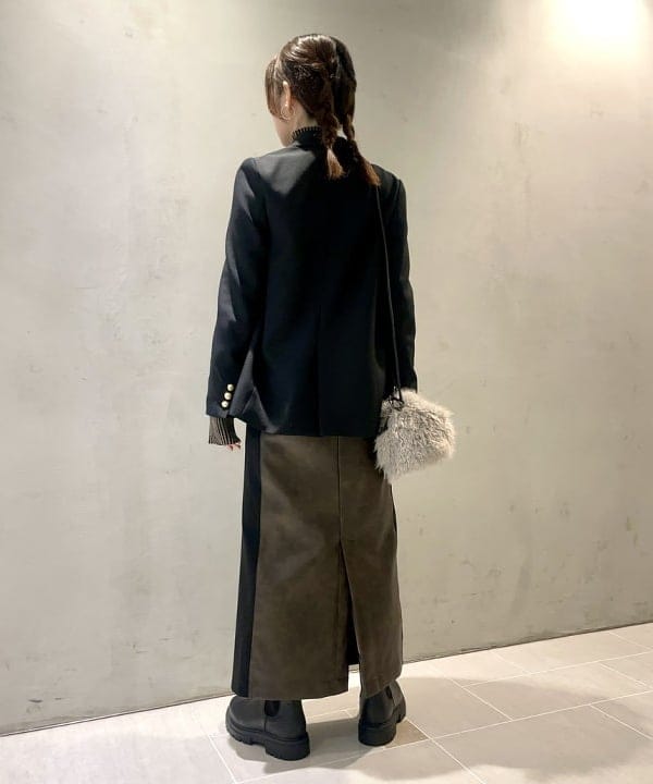 カタヤマ アヤさんの「BEAMS WOMEN｜フェイクファー ポーチバッグ」を使ったコーディネート