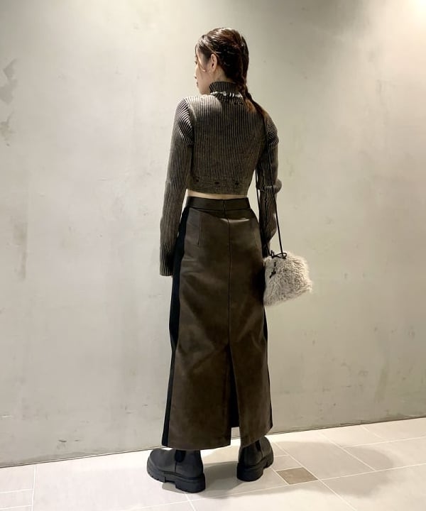 カタヤマ アヤさんの「BEAMS WOMEN｜フェイクファー ポーチバッグ」を使ったコーディネート