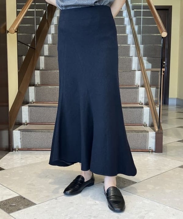 蒲原 捺美さんの「BEAMS WOMEN｜AK+1 / タック ツイル ブラウス」を使ったコーディネート