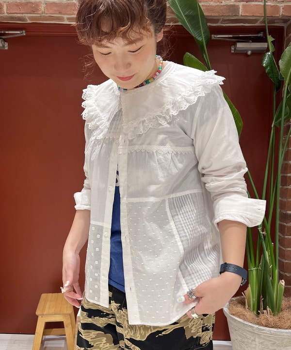 エノモト アミさんの「BEAMS WOMEN｜TORI-TO / 別注 デタッチカラー シャツ」を使ったコーディネート