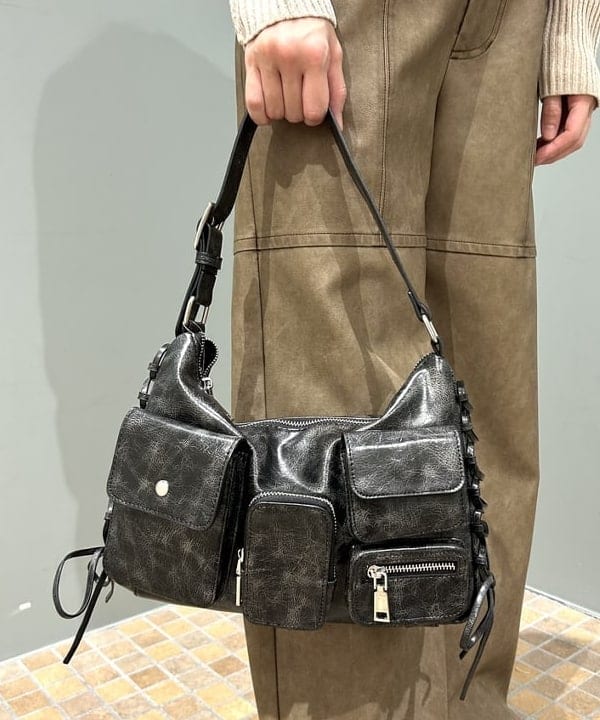 Sakiさんの「BEAMS WOMEN｜ラメ リブ ジップ ビッグ カラー ニット」を使ったコーディネート