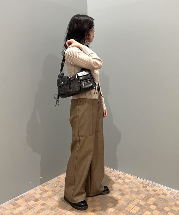 Sakiさんの「BEAMS WOMEN｜ラメ リブ ジップ ビッグ カラー ニット」を使ったコーディネート