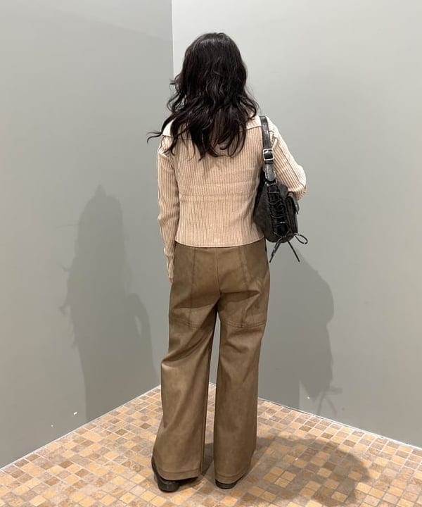 Sakiさんの「BEAMS WOMEN｜ラメ リブ ジップ ビッグ カラー ニット」を使ったコーディネート